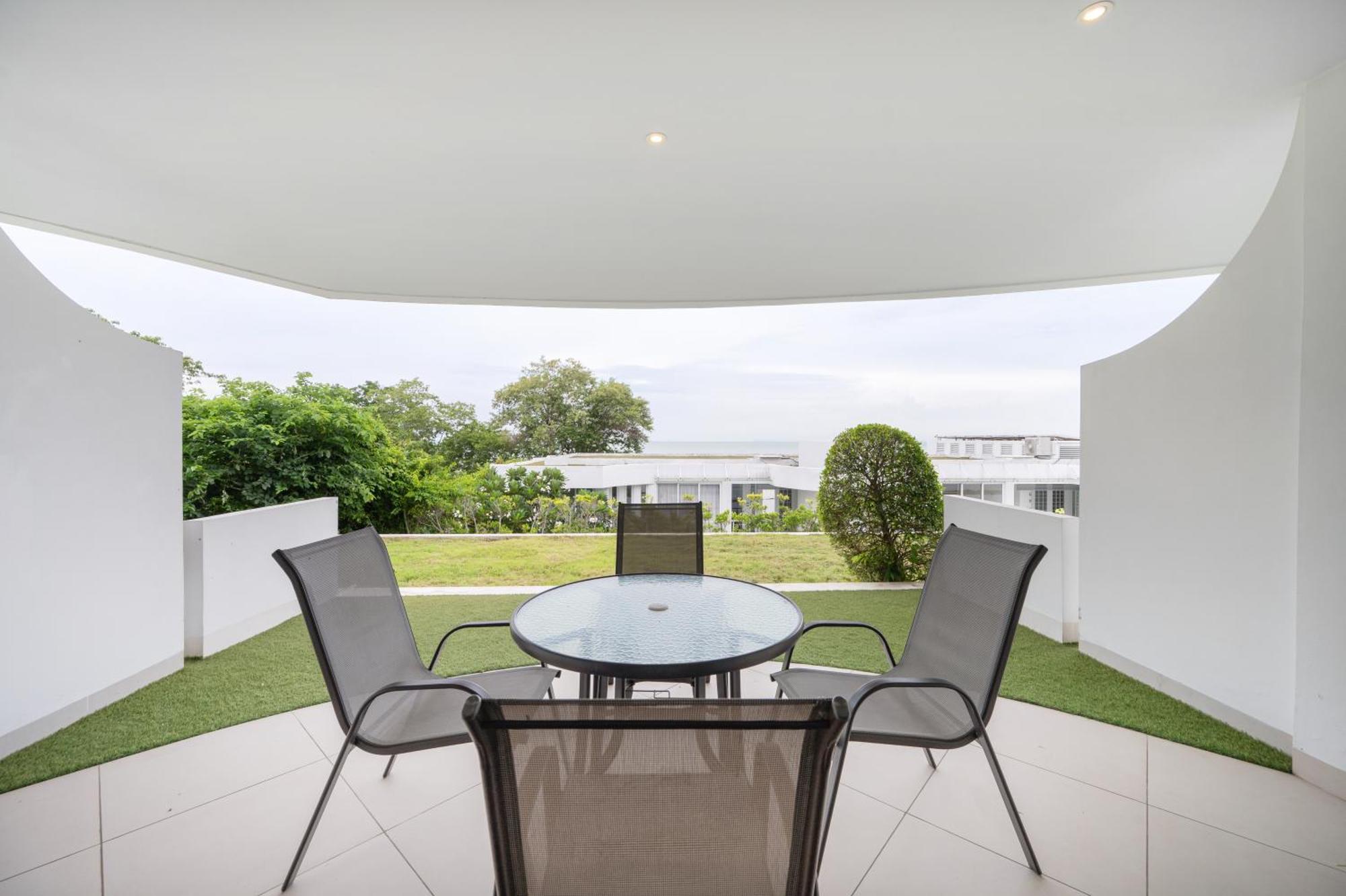 Pure Sunset Beach - Ocean View Room, Pattaya Na Chom Thian Exterior photo
