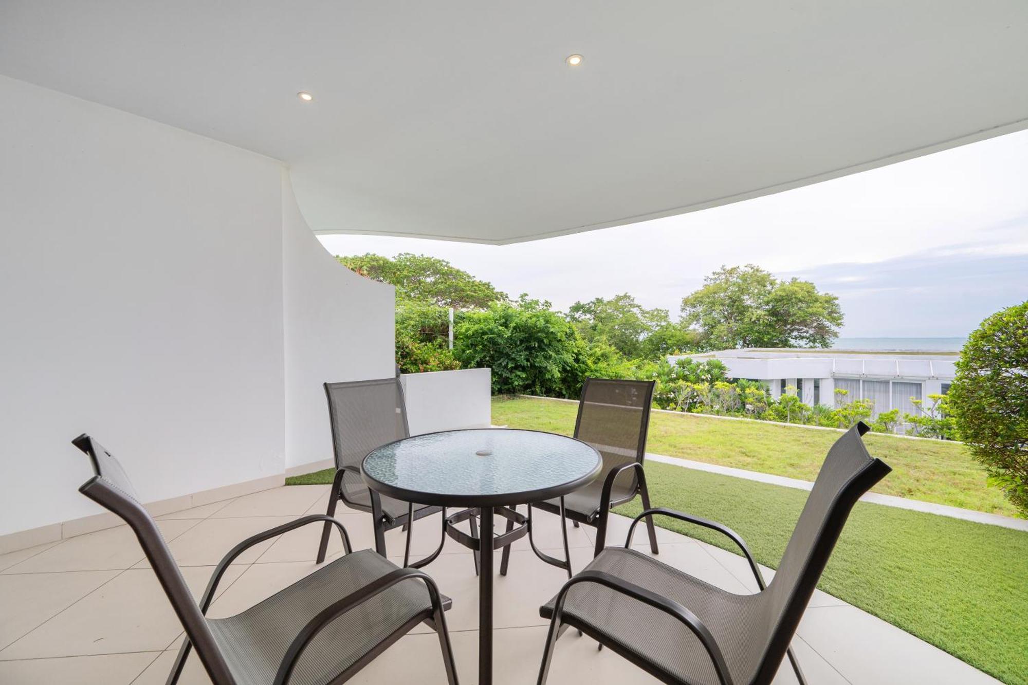 Pure Sunset Beach - Ocean View Room, Pattaya Na Chom Thian Exterior photo