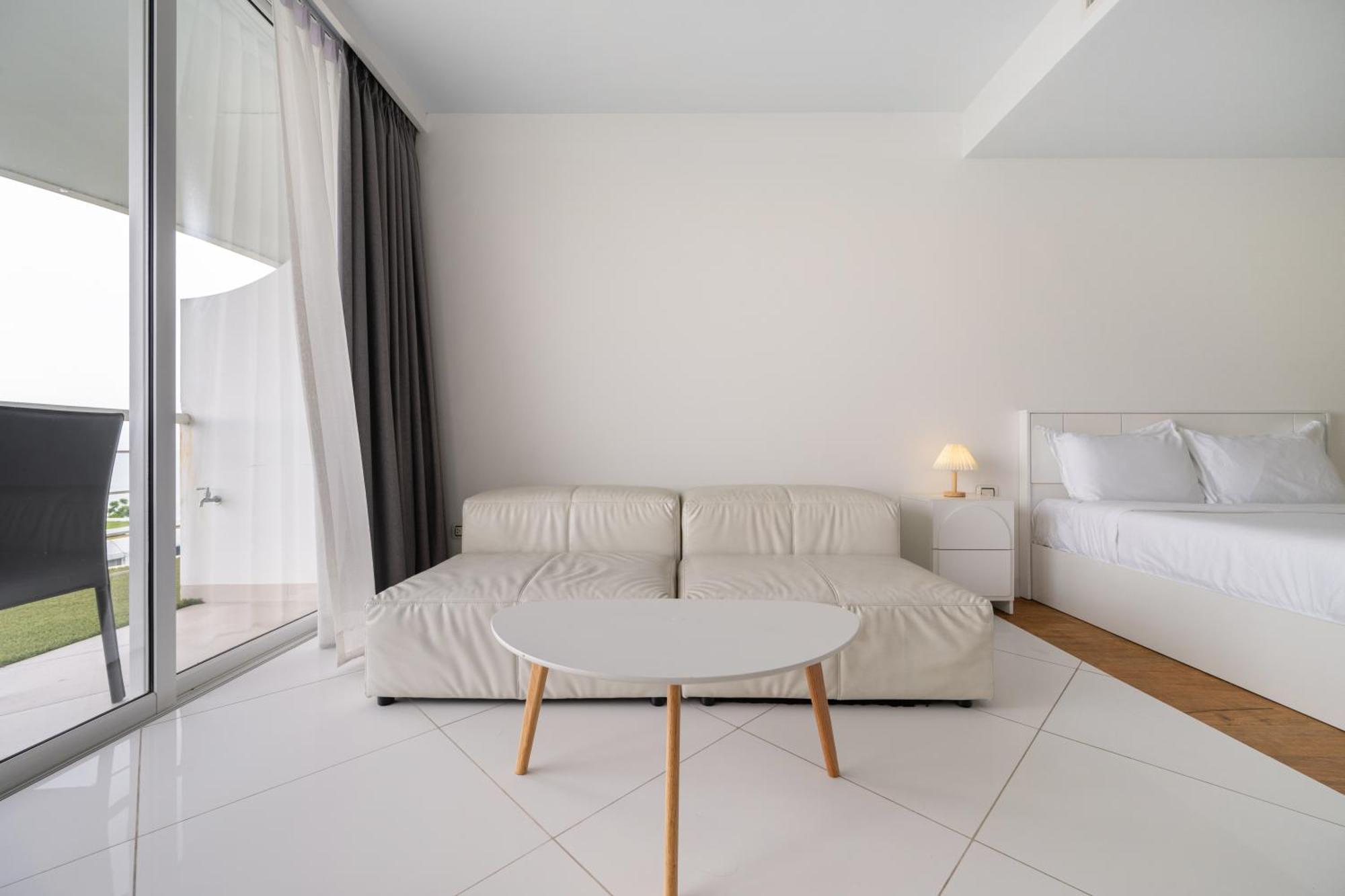 Pure Sunset Beach - Ocean View Room, Pattaya Na Chom Thian Exterior photo