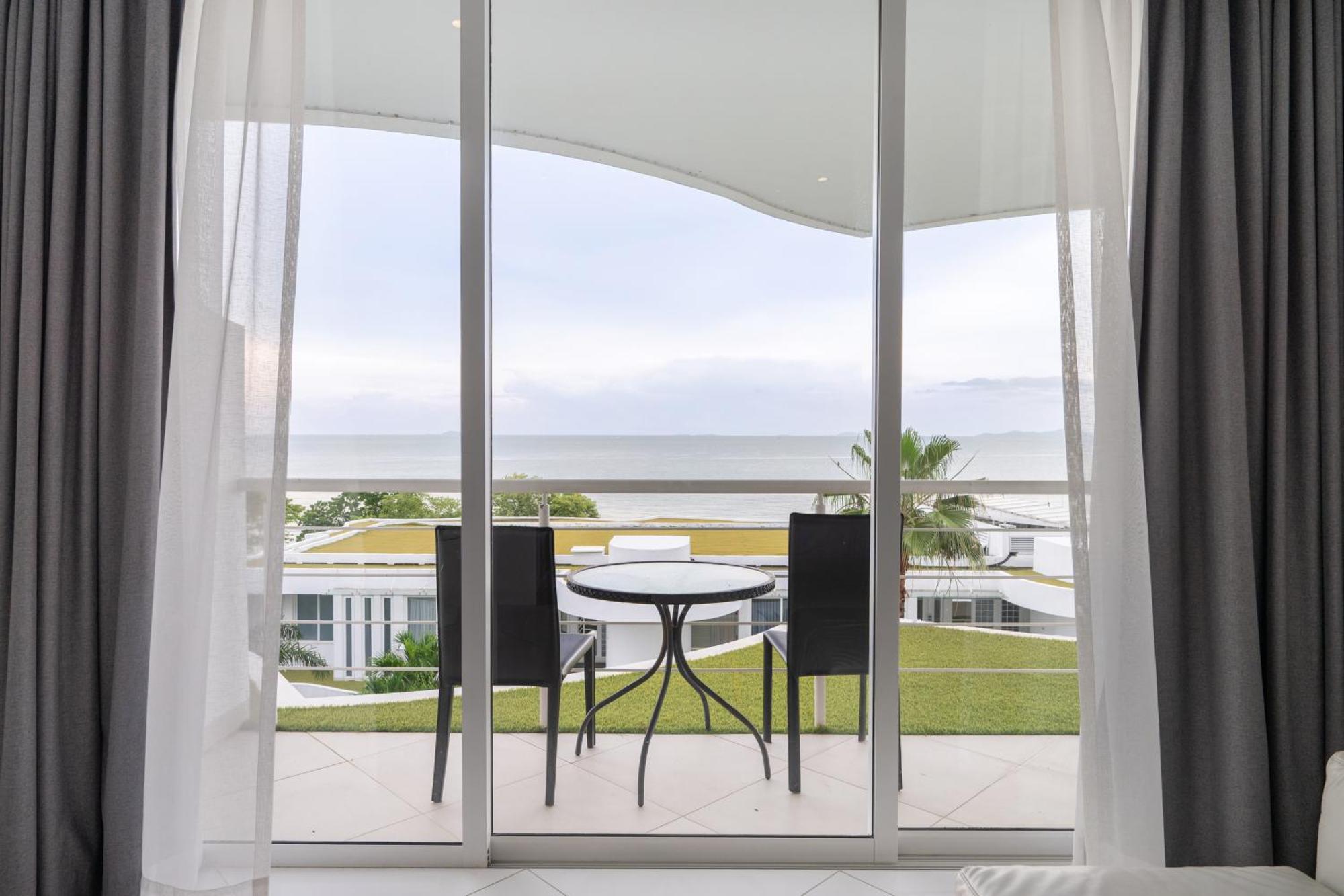 Pure Sunset Beach - Ocean View Room, Pattaya Na Chom Thian Exterior photo